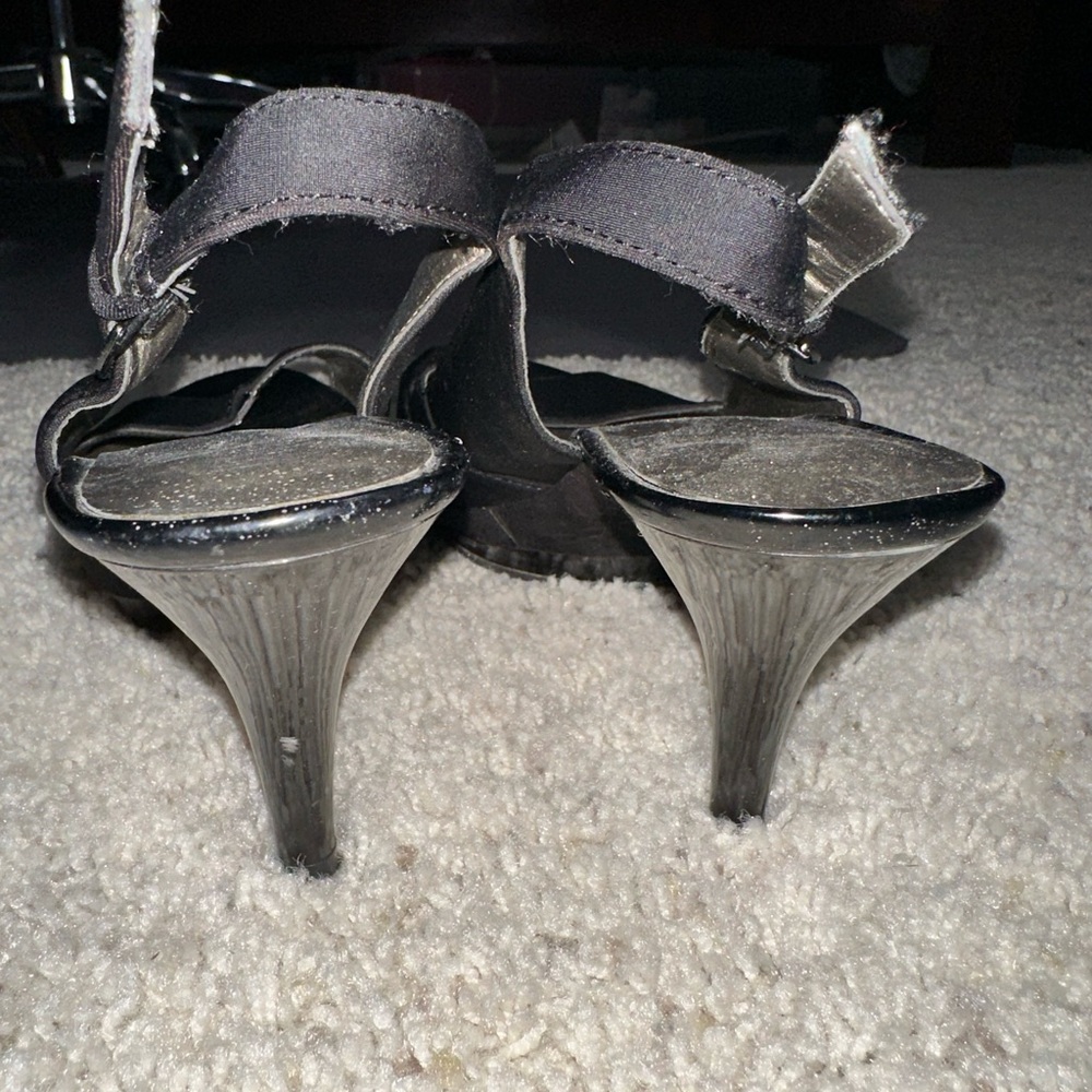 heels - Picture 2 of 7